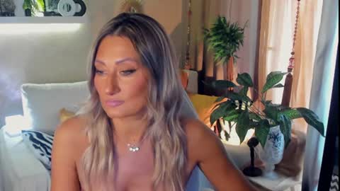 Snapshot of sarahholly chatting on July 2026 08:06:01 AM Divine Sarah NONUDE model online show from July 2026 08:06:01 AM