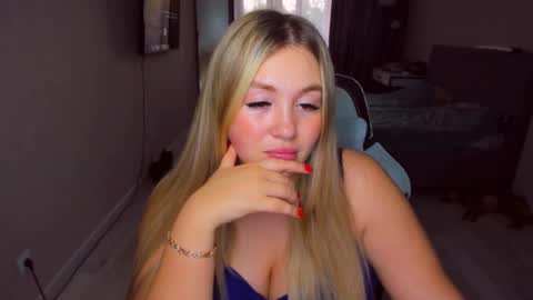 Snapshot of sarahmils chatting on June 2026 04:44:01 PM Sarah online show from June 2026 04:44:01 PM
