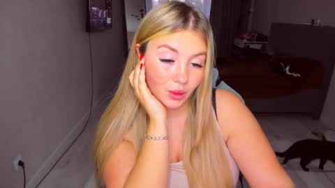 Snapshot of sarahmils chatting on June 2026 05:14:02 PM Sarah online show from June 2026 05:14:02 PM