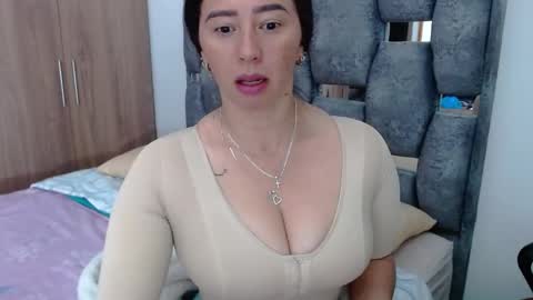 Lia online show from January 2025 01:43:01 PM