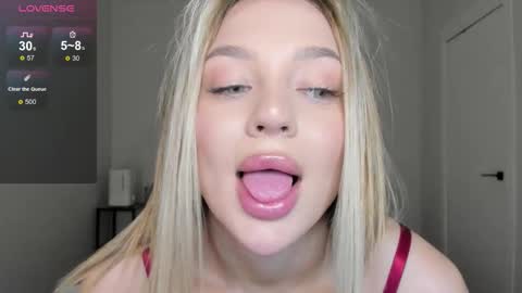 sarahphyllis online show from December 2025 09:22:02 PM