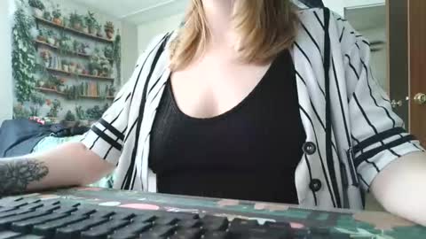 Sarah online show from May 2026 06:59:01 PM