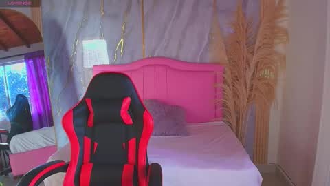 S A R A H  online show from November 2025 07:14:02 PM