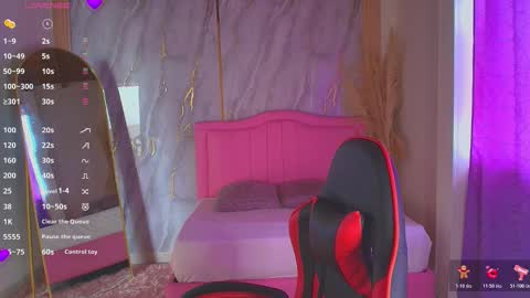 S A R A H  online show from November 2025 07:15:01 PM