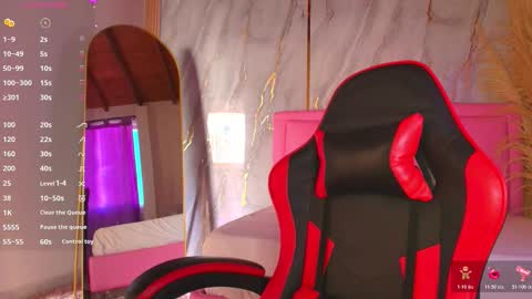 S A R A H  online show from November 2025 01:22:01 PM