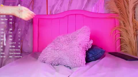 S A R A H  online show from November 2025 09:35:02 PM