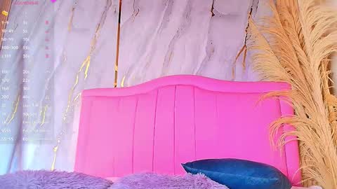 S A R A H  online show from November 2025 12:38:01 PM