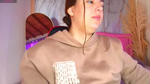 S A R A H  online show from November 2025 12:19:02 PM