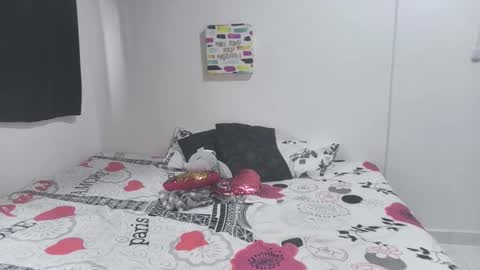 Sarah  online show from September 2025 07:06:02 PM