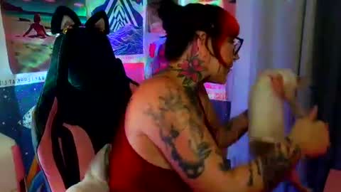 Sarah T online show from October 2025 07:20:02 AM