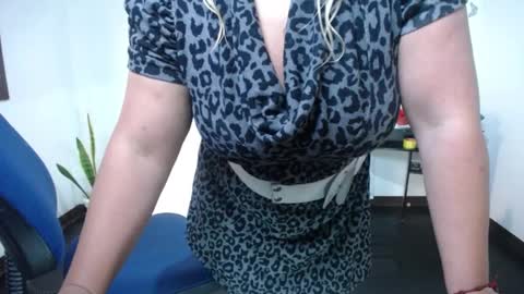 Saraloves online show from January 2025 03:04:02 PM