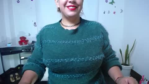 Saraloves online show from January 2025 12:24:01 PM