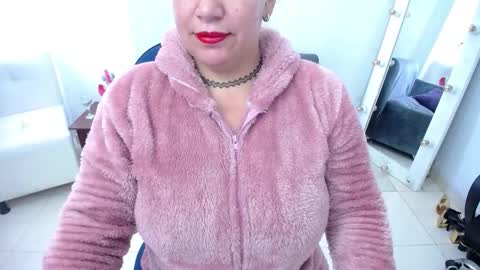 Saraloves online show from September 2025 02:28:01 PM