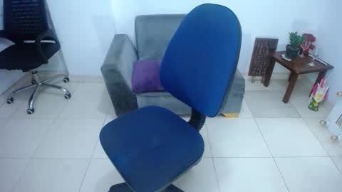 Saraloves online show from December 2025 10:57:02 AM