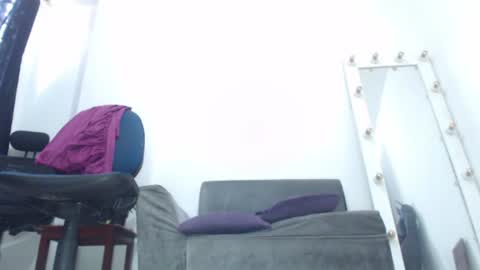 Saraloves online show from July 2026 01:15:01 PM