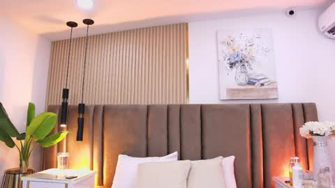 Sara Lugo  online show from April 2026 07:44:02 PM