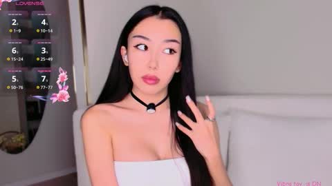 Mia online show from October 2025 09:37:01 AM