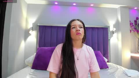 Sara   online show from September 2025 10:34:02 PM