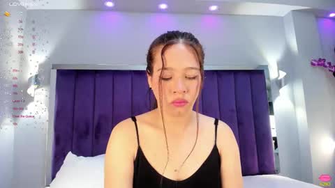 Sara   online show from October 2025 10:54:02 PM