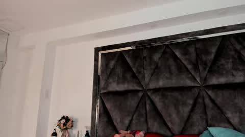  Sara  online show from November 2025 12:42:01 PM