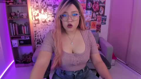 Sara Ruales online show from February 2025 01:21:01 PM