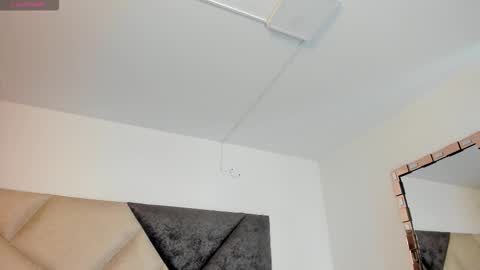 Snapshot of sarawagner_ chatting on September 2025 06:44:02 PM online show from September 2025 06:44:02 PM