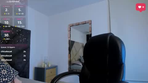 Snapshot of sarawagner_ chatting on October 2025 12:33:02 AM online show from October 2025 12:33:02 AM