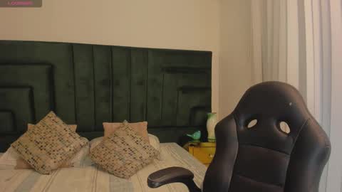 Snapshot of sarawagner_ chatting on October 2025 12:19:01 AM online show from October 2025 12:19:01 AM