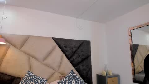 Snapshot of sarawagner_ chatting on October 2025 01:02:02 AM online show from October 2025 01:02:02 AM