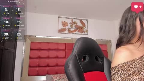 Snapshot of sarawagner_ chatting on June 2026 01:28:02 AM online show from June 2026 01:28:02 AM