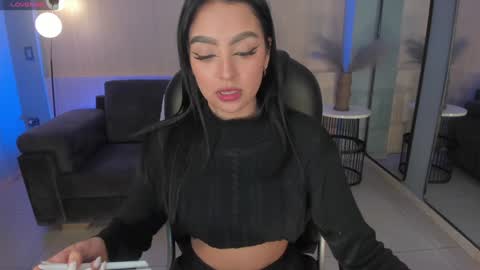 Snapshot of sarawinstone_ chatting on December 2024 07:46:02 PM Sara Winstone online show from December 2024 07:46:02 PM