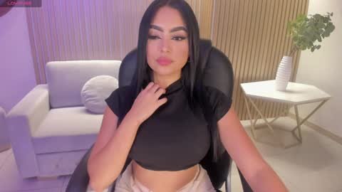 Snapshot of sarawinstone_ chatting on January 2025 07:41:02 PM Sara Winstone online show from January 2025 07:41:02 PM