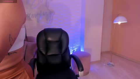 Snapshot of sarawinstone_ chatting on February 2025 01:32:01 PM Sara Winstone online show from February 2025 01:32:01 PM