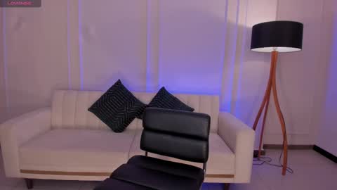 Snapshot of sarawinstone_ chatting on February 2025 10:14:01 PM Sara Winstone online show from February 2025 10:14:01 PM