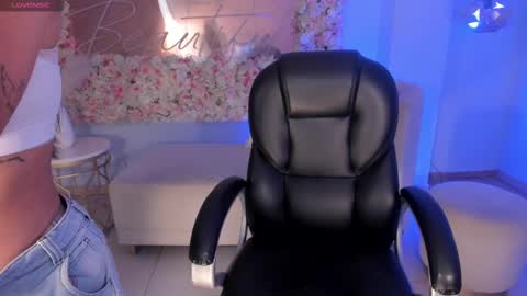 Snapshot of sarawinstone_ chatting on March 2025 11:29:01 AM Sara Winstone online show from March 2025 11:29:01 AM