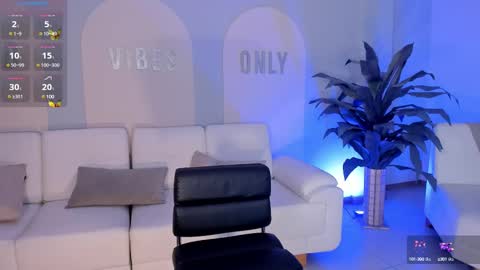 Snapshot of sarawinstone_ chatting on March 2025 11:33:01 PM Sara Winstone online show from March 2025 11:33:01 PM