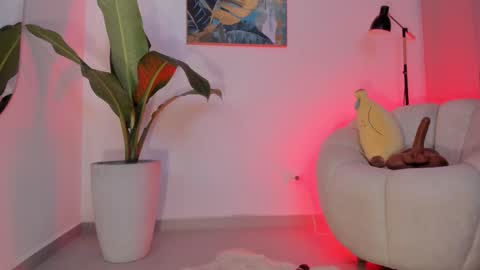 Snapshot of sarawinstone_ chatting on November 2025 11:16:02 PM Sara Winstone online show from November 2025 11:16:02 PM