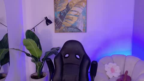 Snapshot of sarawinstone_ chatting on November 2025 10:51:01 AM Sara Winstone online show from November 2025 10:51:01 AM