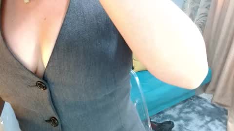 Snapshot of sarita_klein chatting on October 2025 07:31:02 PM sarita_klein online show from October 2025 07:31:02 PM