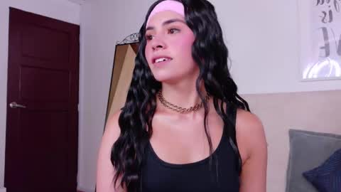 Sara online show from November 2025 08:24:02 PM