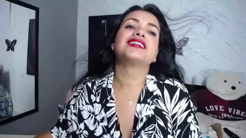 Sarita Tellez online show from November 2025 08:10:01 PM