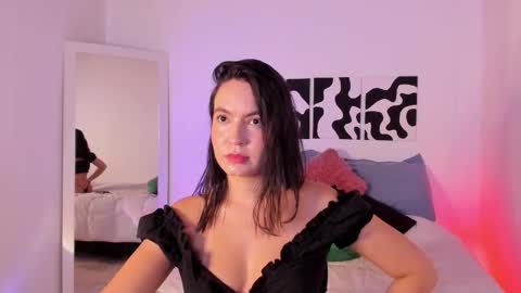 Snapshot of sarrah_3 chatting on September 2025 10:45:01 PM Sara online show from September 2025 10:45:01 PM