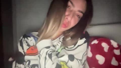 Sarrah online show from November 2025 10:54:02 PM