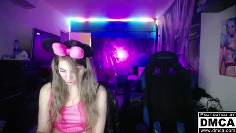 Giselle and Jay online show from November 2025 08:22:01 PM