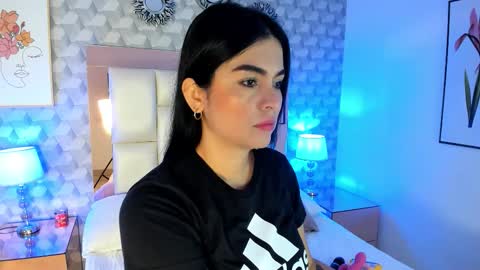 Camila  online show from November 2025 11:32:02 AM