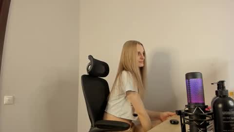 Sasha Vesmus online show from November 2025 08:51:01 PM