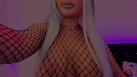   Sasha   online show from November 2025 04:01:01 AM