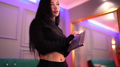 Dennise online show from February 2025 06:54:01 PM