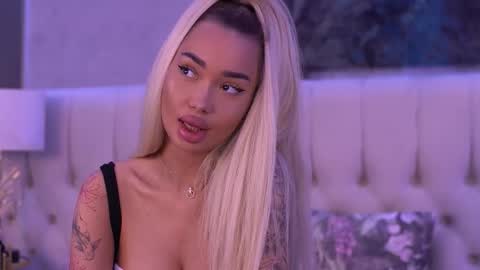 Dennise online show from September 2025 06:19:02 PM