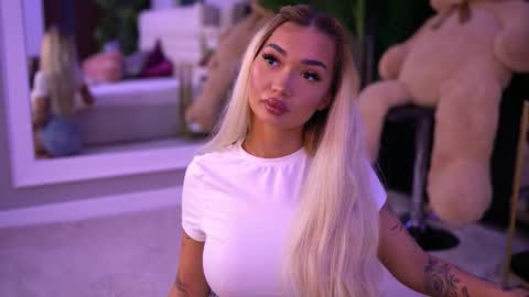 Dennise online show from September 2025 06:41:02 PM